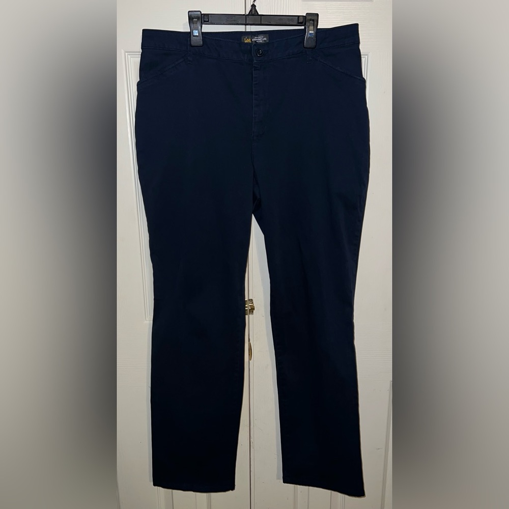 Lee straight leg relaxed fit pants in navy size 14 tall